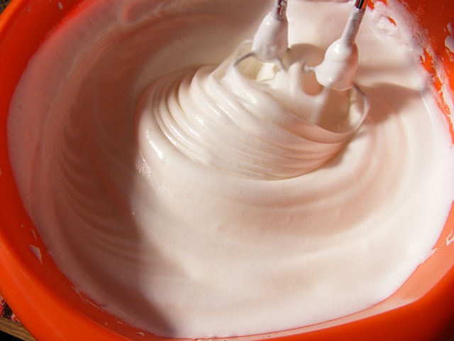 cream-egg-electric-foam-meringues-mixer-white