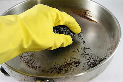how-to-clean-burnt-pan